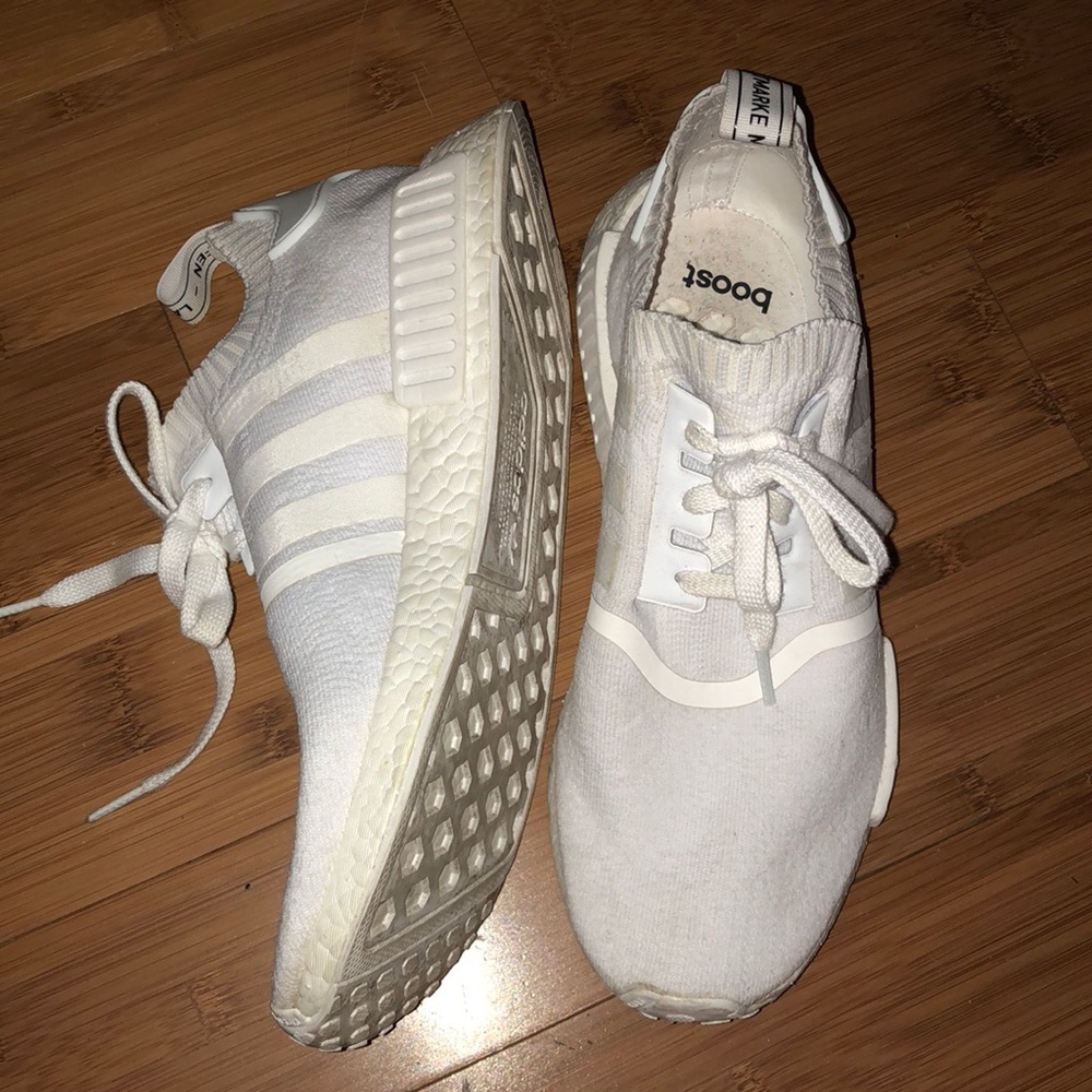 Adidas Die Weltmarke Mit Den 3 Streifen White